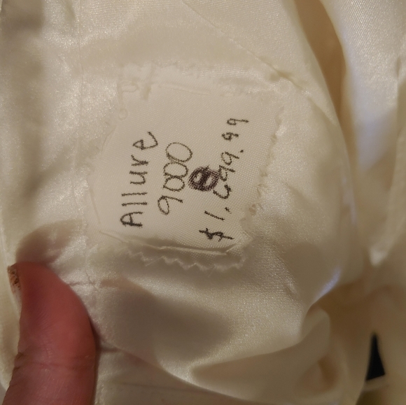 NWOT Allure Bridal Gown/Wedding Dress - Picture 3 of 11